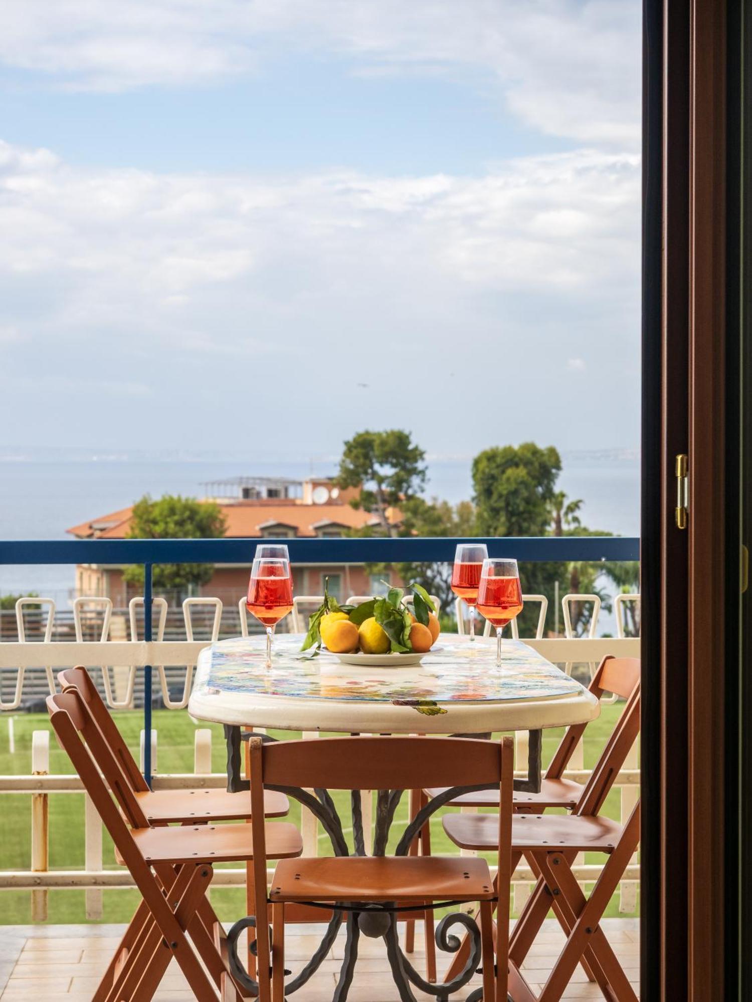 Residenza Le Sirene City Center Sorrento Exterior photo
