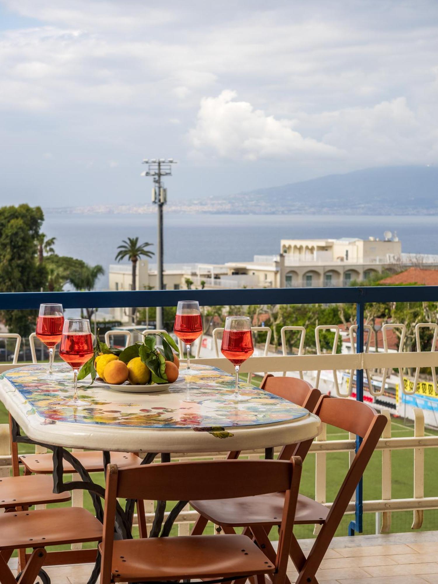 Residenza Le Sirene City Center Sorrento Exterior photo
